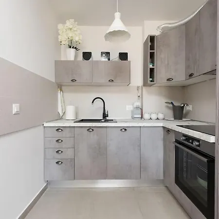 Apartmán Ivona - Beautiful Terrace And Free Garage Parking *