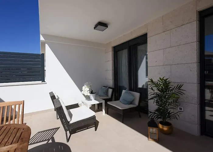 아파트 Ivona - Beautiful Terrace And Free Garage Parking