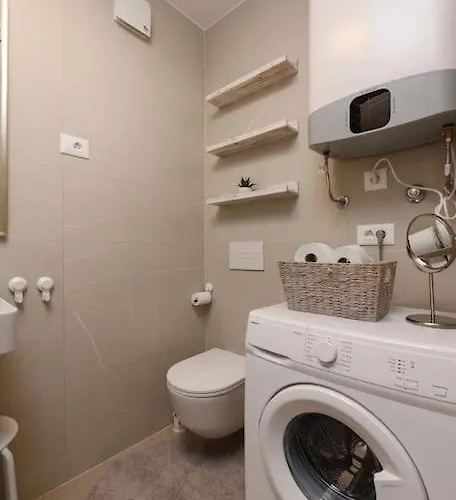 아파트 Ivona - Beautiful Terrace And Free Garage Parking