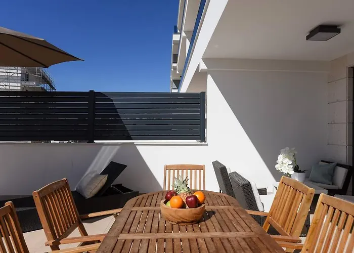 Ivona - Beautiful Terrace And Free Garage Parking 아파트 자다르