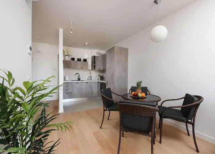 Ivona - Beautiful Terrace And Free Garage Parking 아파트