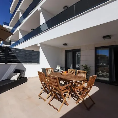 アパート Ivona - Beautiful Terrace And Free Garage Parking *