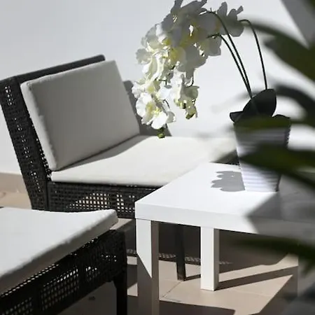 アパート Ivona - Beautiful Terrace And Free Garage Parking