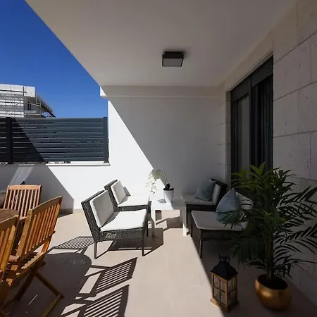 Ivona - Beautiful Terrace And Free Garage Parking Апартаменты Задар