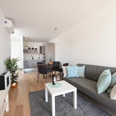 Ivona - Beautiful Terrace And Free Garage Parking ザダル